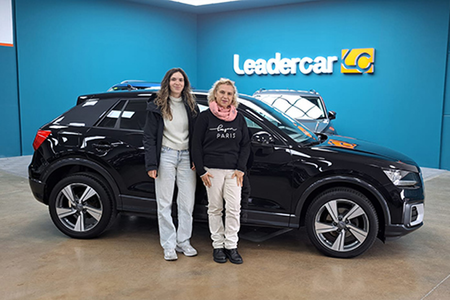 Cliente Sheila Añó satisfecho despues de comprar en Leadercar
