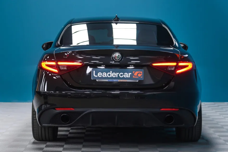 Alfa Romeo Giulia 2.0 GASOLINA 280CV VELOCE