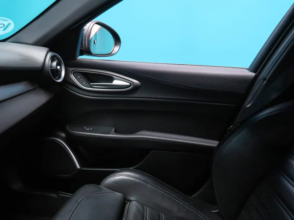Alfa Romeo Giulia 2.0 GASOLINA 280CV VELOCE
