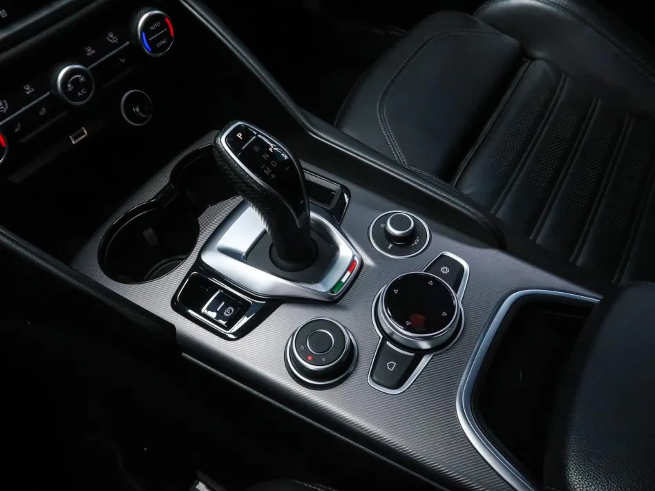 Alfa Romeo Giulia 2.0 GASOLINA 280CV VELOCE