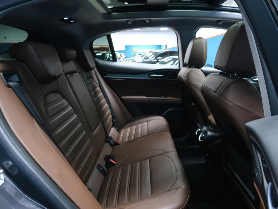 Alfa Romeo Stelvio 2.0 GASOLINA 280CV VELOCE