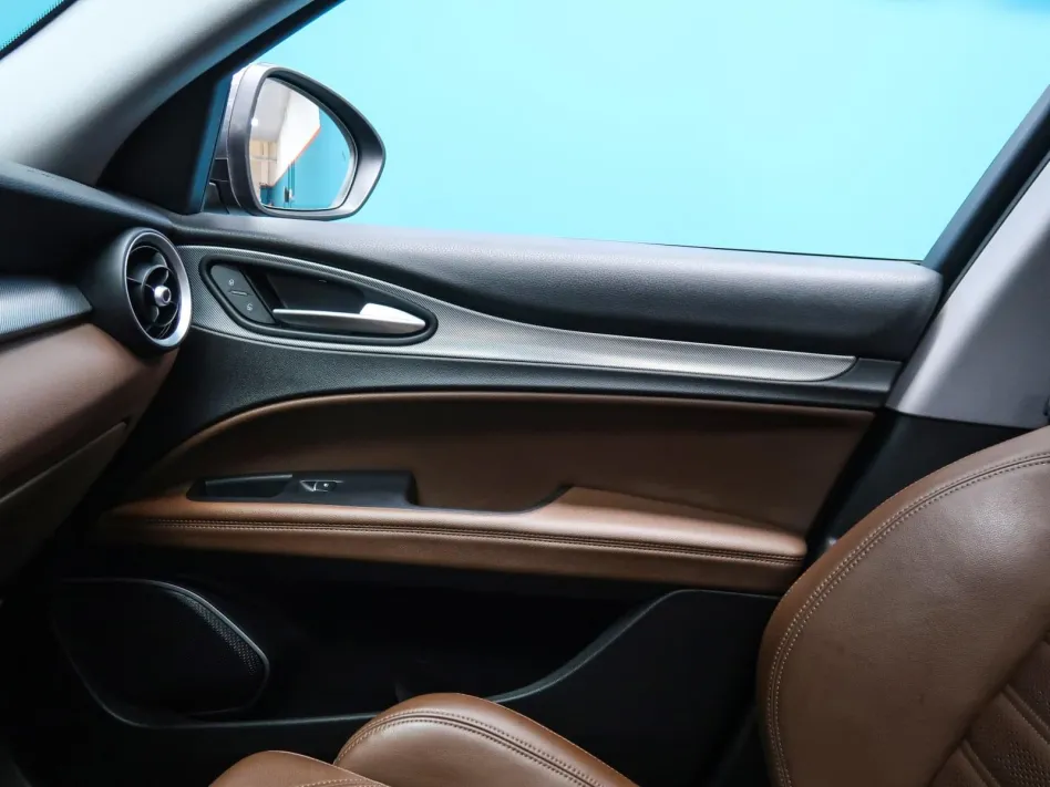 Alfa Romeo Stelvio 2.0 GASOLINA 280CV VELOCE
