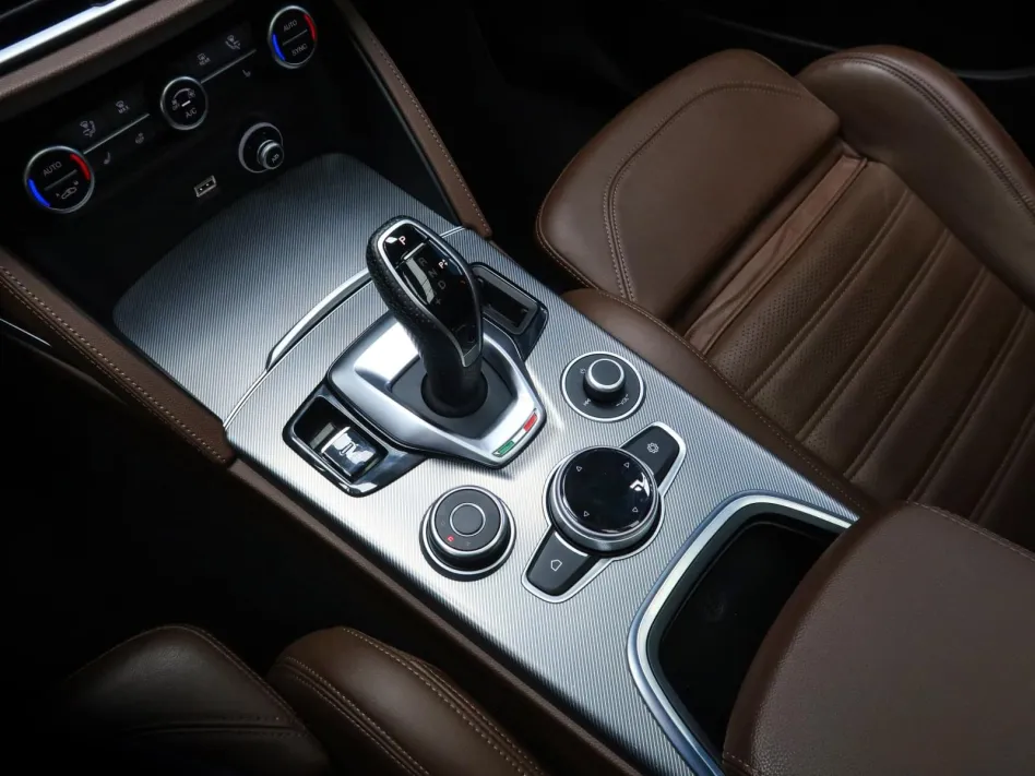 Alfa Romeo Stelvio 2.0 GASOLINA 280CV VELOCE