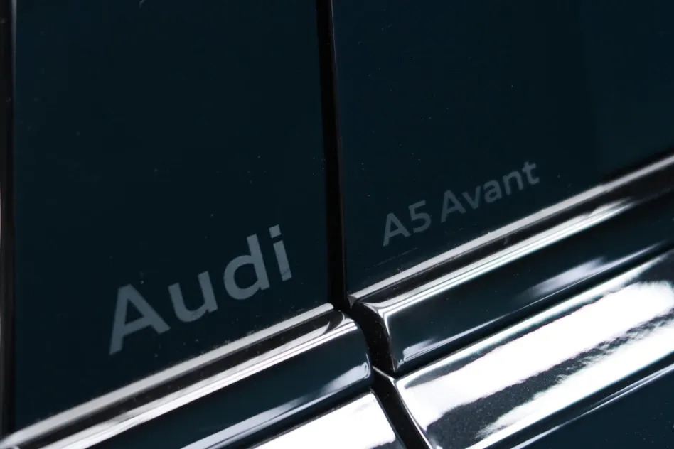 Audi A5 AVANT 367CV TFSI e BLACK LINE