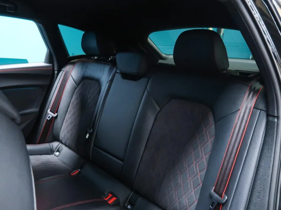 Audi A5 AVANT 367CV TFSI e BLACK LINE