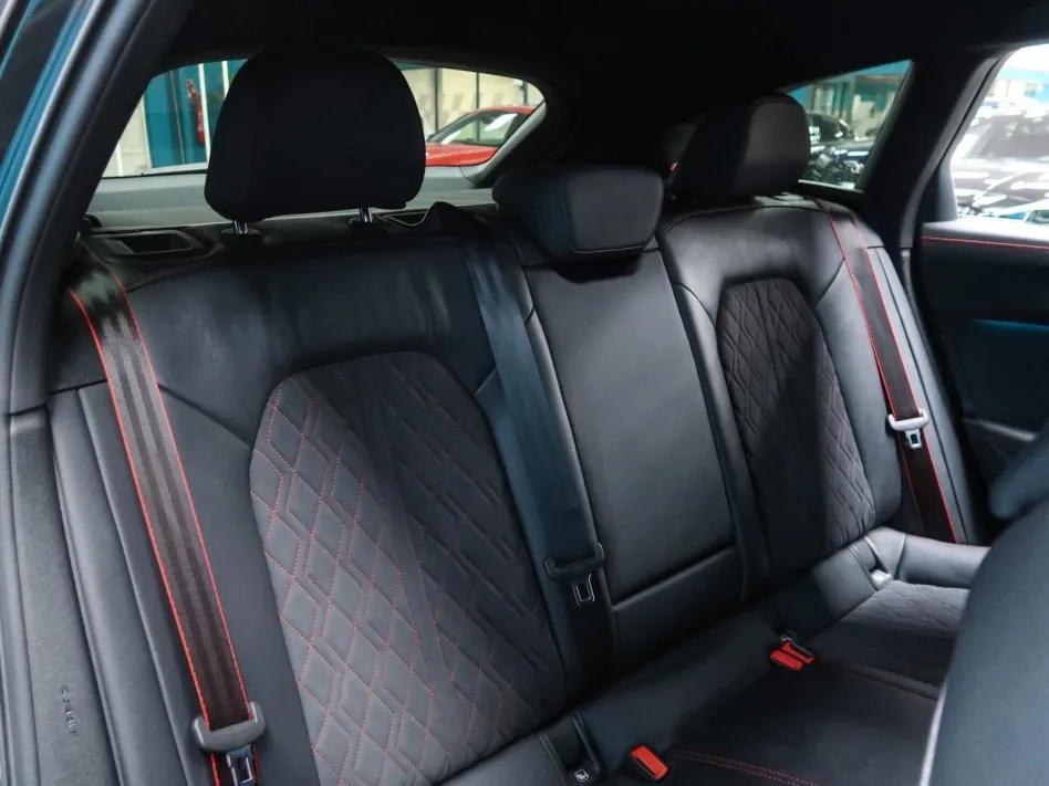 Audi A5 AVANT 367CV TFSI e BLACK LINE