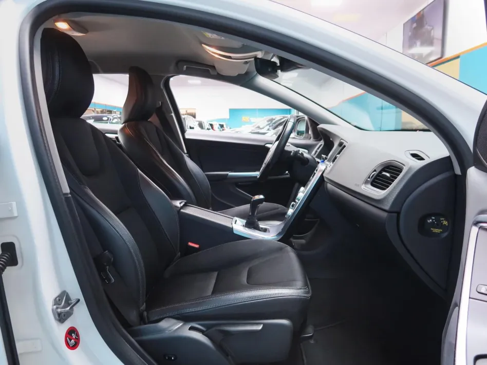 Volvo V60 D3 MOMENTUM 150CV