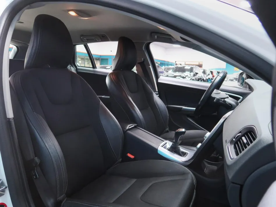 Volvo V60 D3 MOMENTUM 150CV
