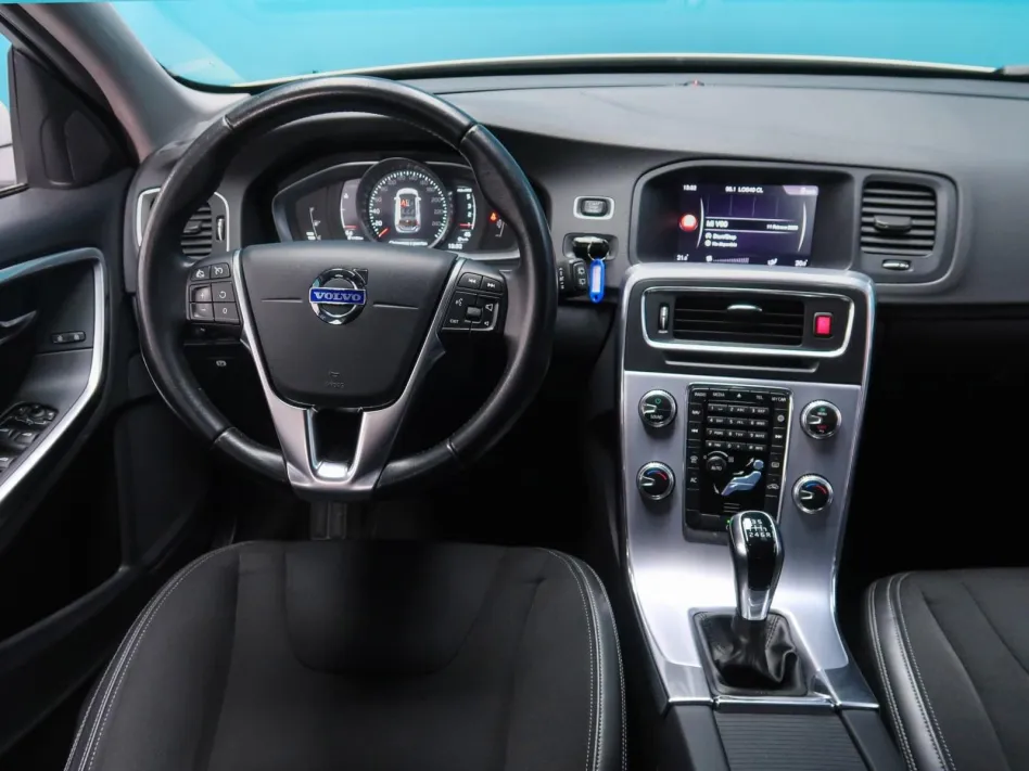 Volvo V60 D3 MOMENTUM 150CV