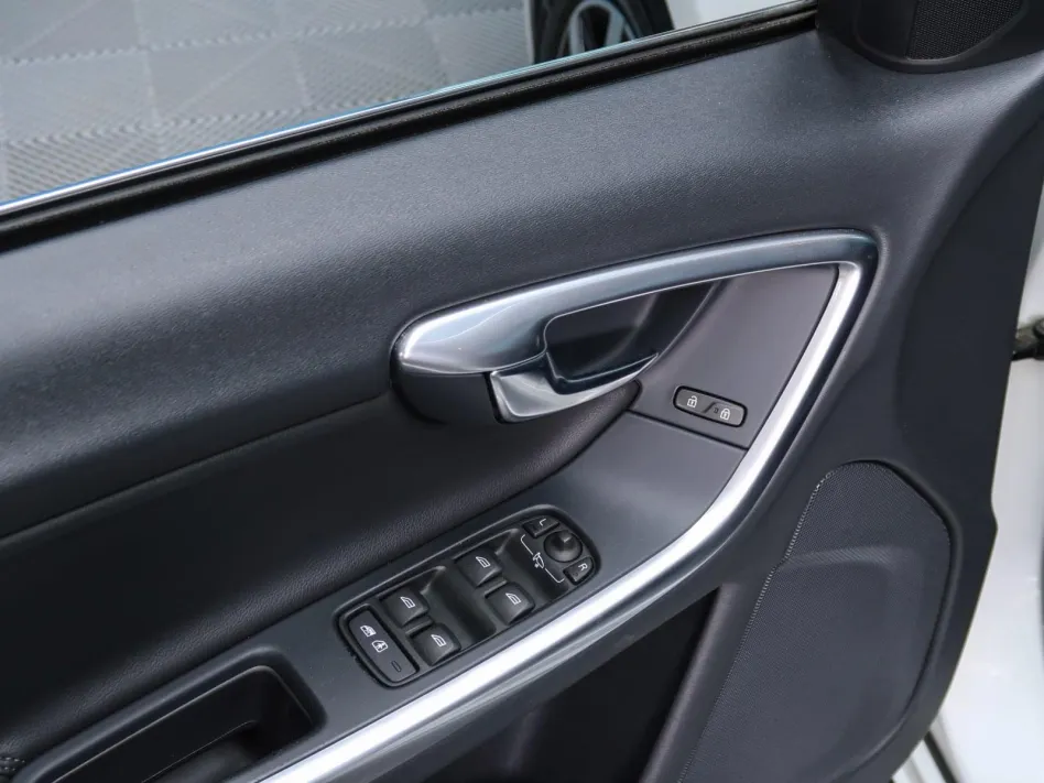 Volvo V60 D3 MOMENTUM 150CV