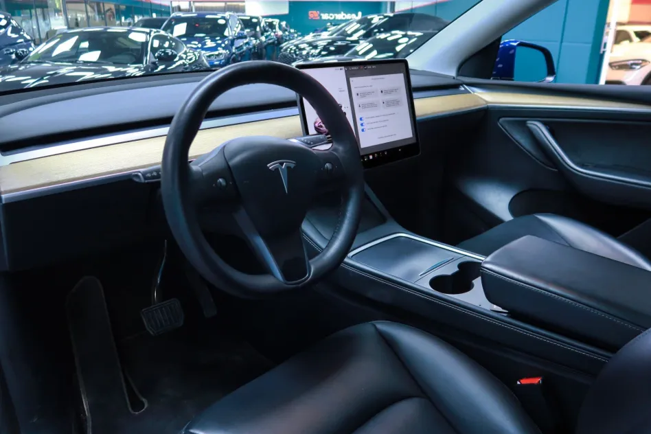 Tesla Model Y GRAN AUTONOMÍA 4WD 514CV
