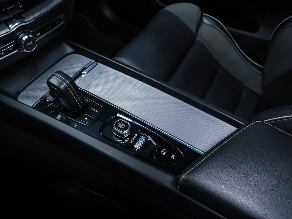 Volvo Xc60 2.0 T6 AWD  RECHARGE R-DESIGN AUTO 350CV