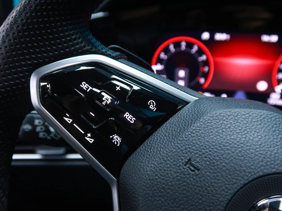 Volkswagen Golf R LINE 1.5 ETSI 150 CV