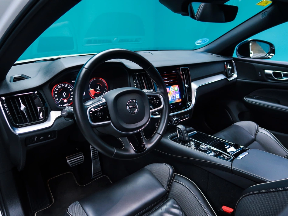 Volvo V60 2.0 T8 AWD R DESIGN AUTO 398CV