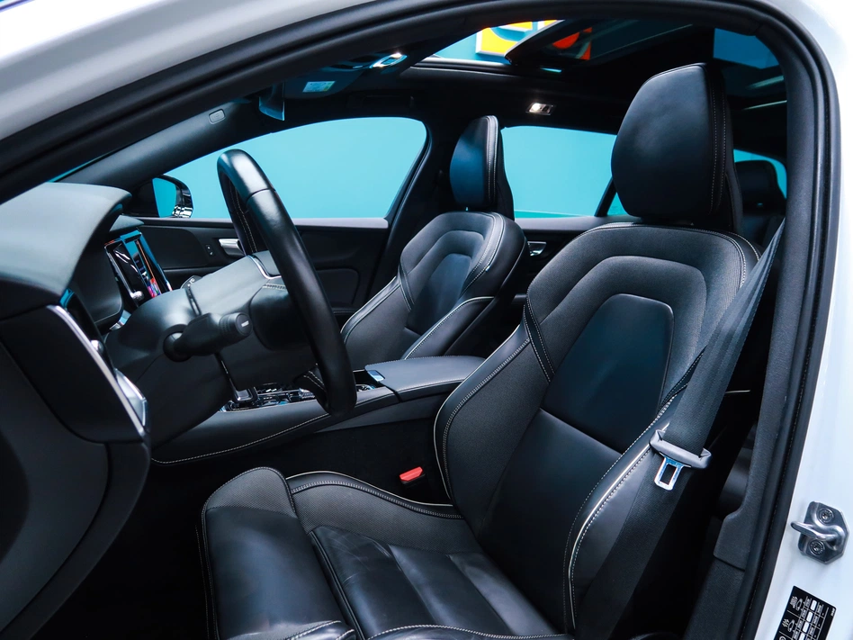 Volvo V60 2.0 T8 AWD R DESIGN AUTO 398CV