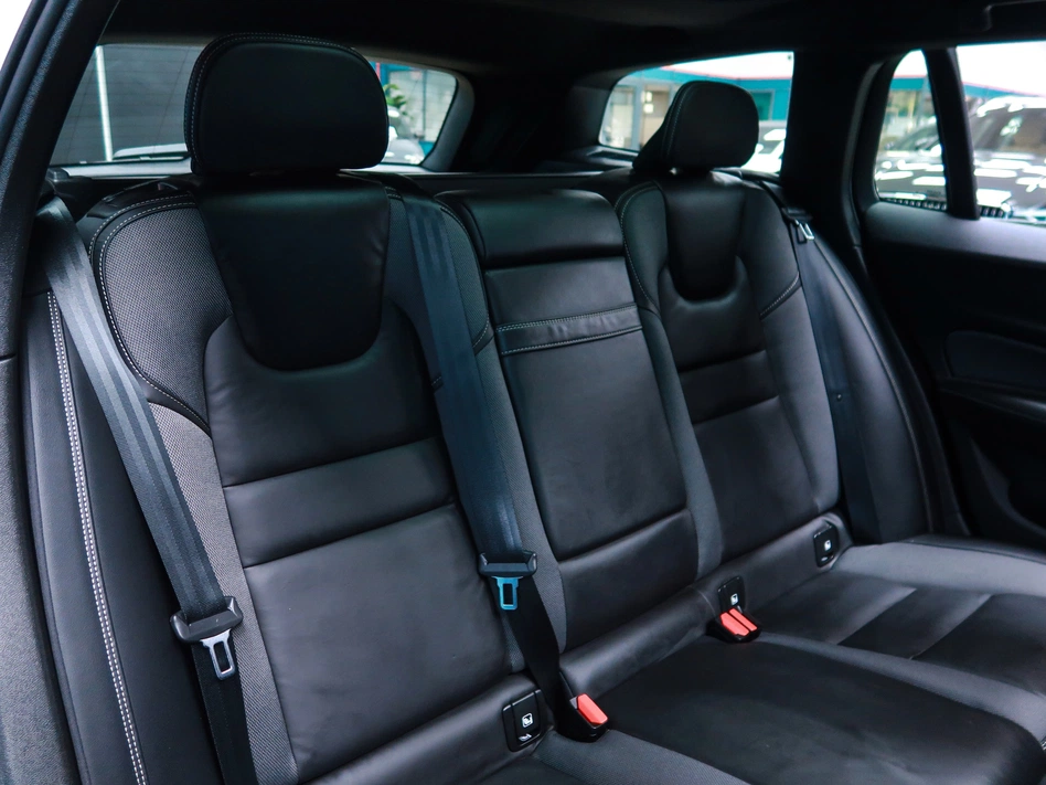 Volvo V60 2.0 T8 AWD R DESIGN AUTO 398CV