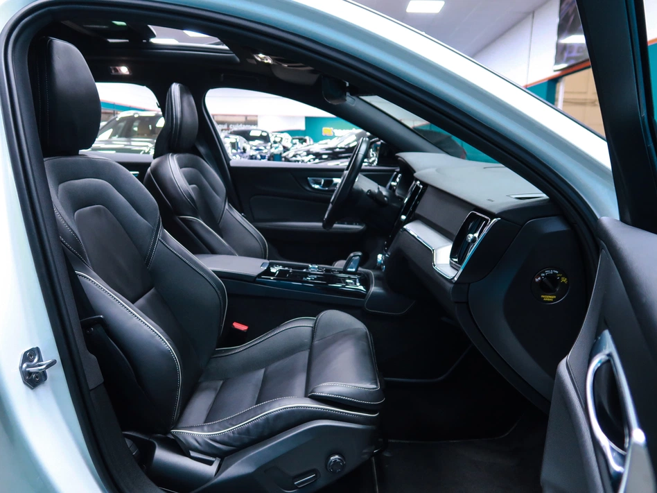 Volvo V60 2.0 T8 AWD R DESIGN AUTO 398CV