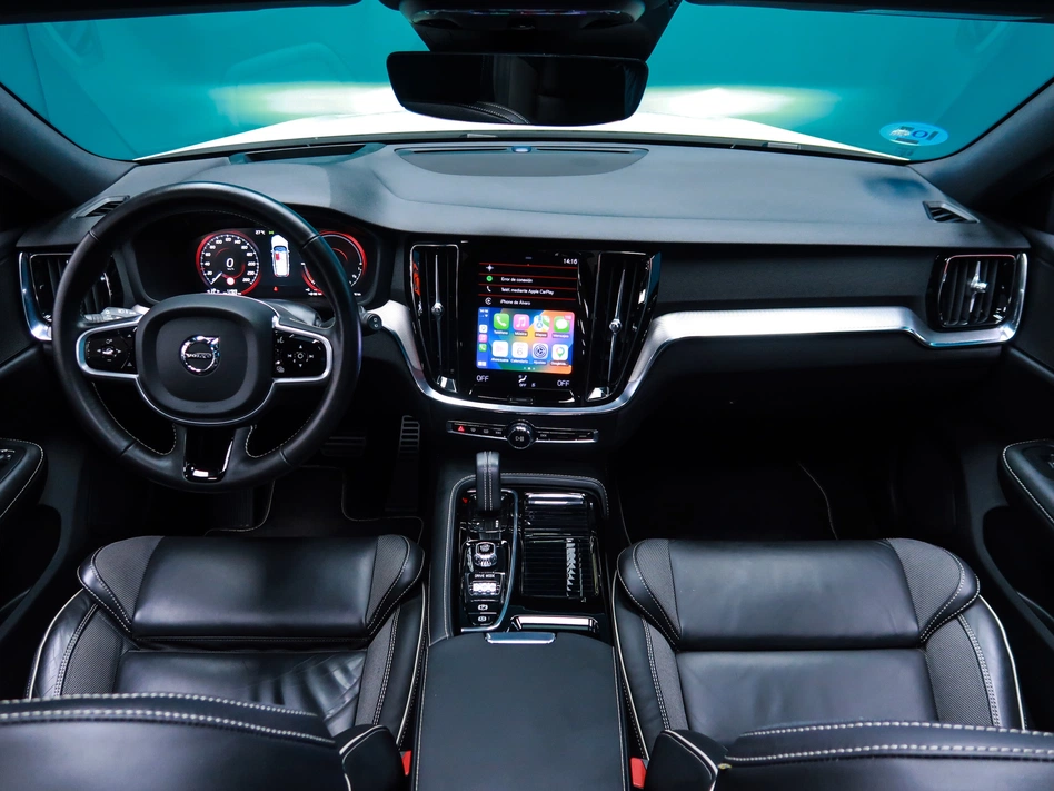 Volvo V60 2.0 T8 AWD R DESIGN AUTO 398CV
