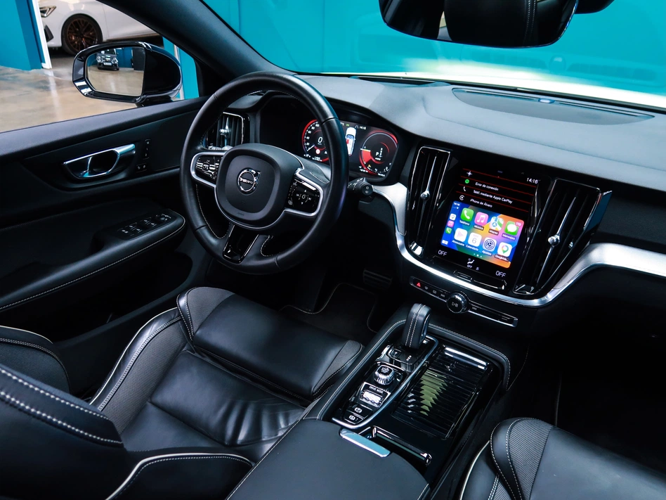 Volvo V60 2.0 T8 AWD R DESIGN AUTO 398CV