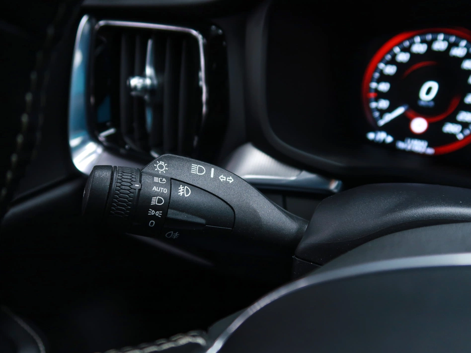 Volvo V60 2.0 T8 AWD R DESIGN AUTO 398CV