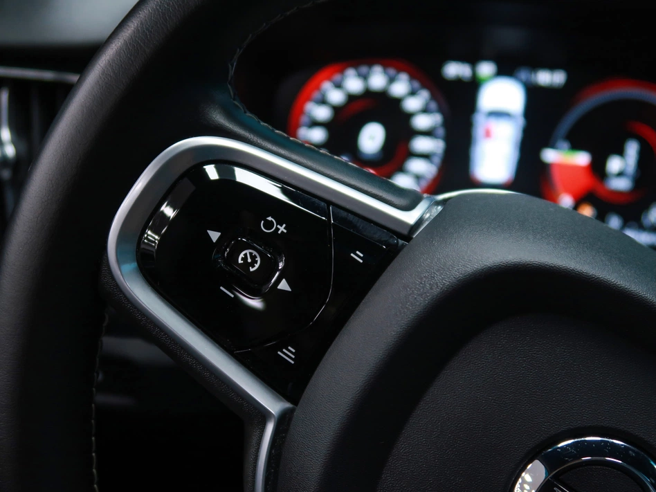 Volvo V60 2.0 T8 AWD R DESIGN AUTO 398CV