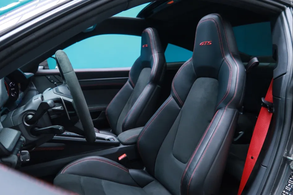 Porsche 911 CARRERA 4 GTS 480CV