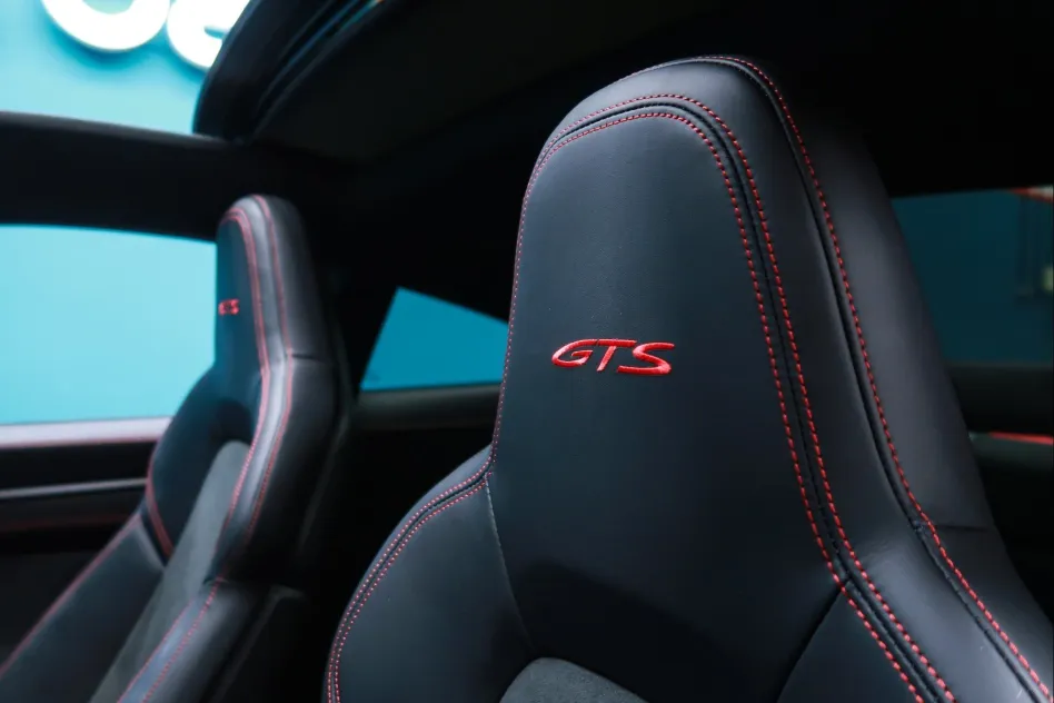 Porsche 911 CARRERA 4 GTS 480CV