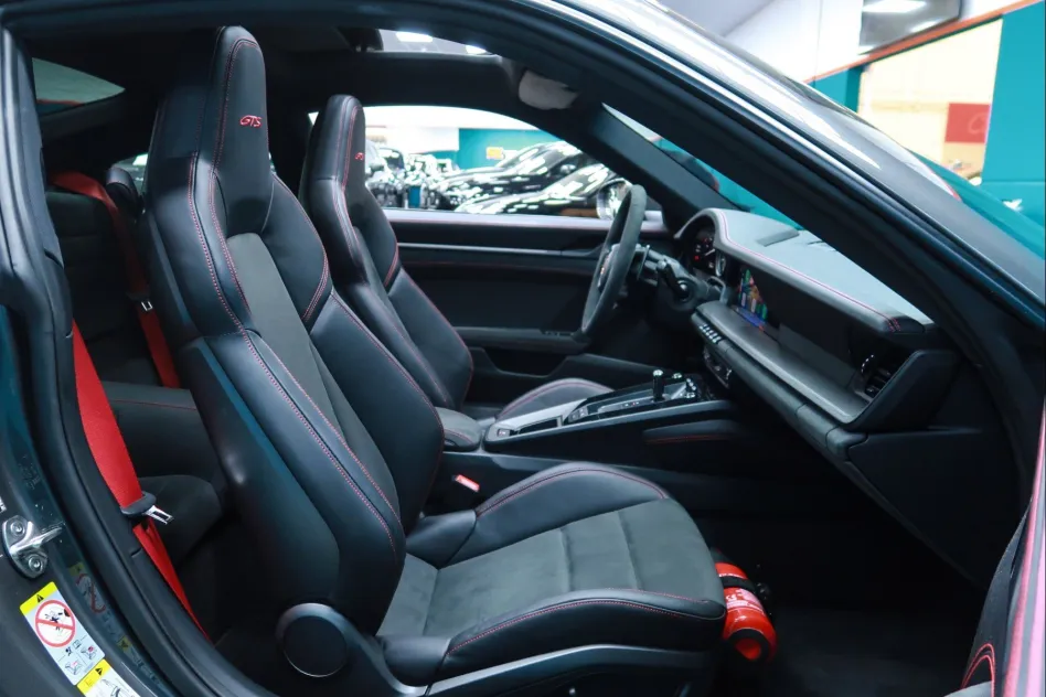 Porsche 911 CARRERA 4 GTS 480CV