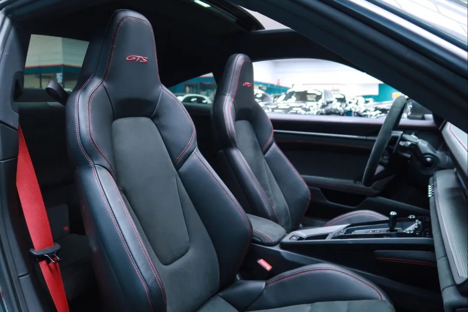 Porsche 911 CARRERA 4 GTS 480CV