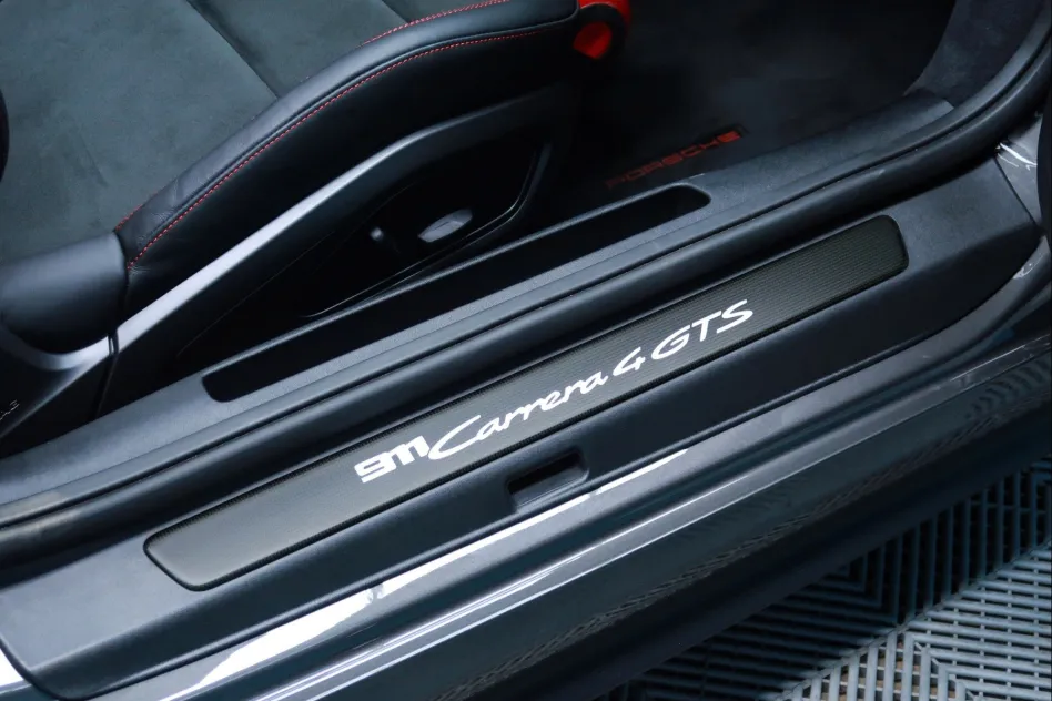Porsche 911 CARRERA 4 GTS 480CV
