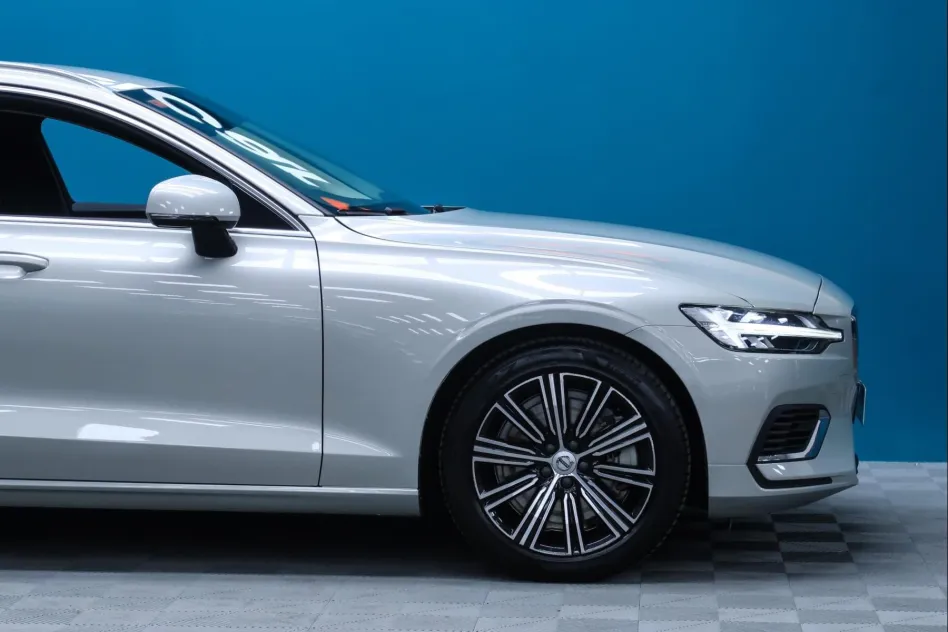 Volvo V60 2.0 T8 WAD RECHARGE INSCRIPTION EXP AUTO