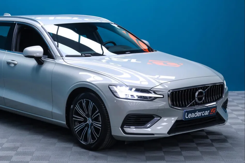 Volvo V60 2.0 T8 WAD RECHARGE INSCRIPTION EXP AUTO