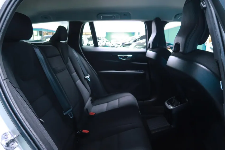 Volvo V60 2.0 T8 WAD RECHARGE INSCRIPTION EXP AUTO