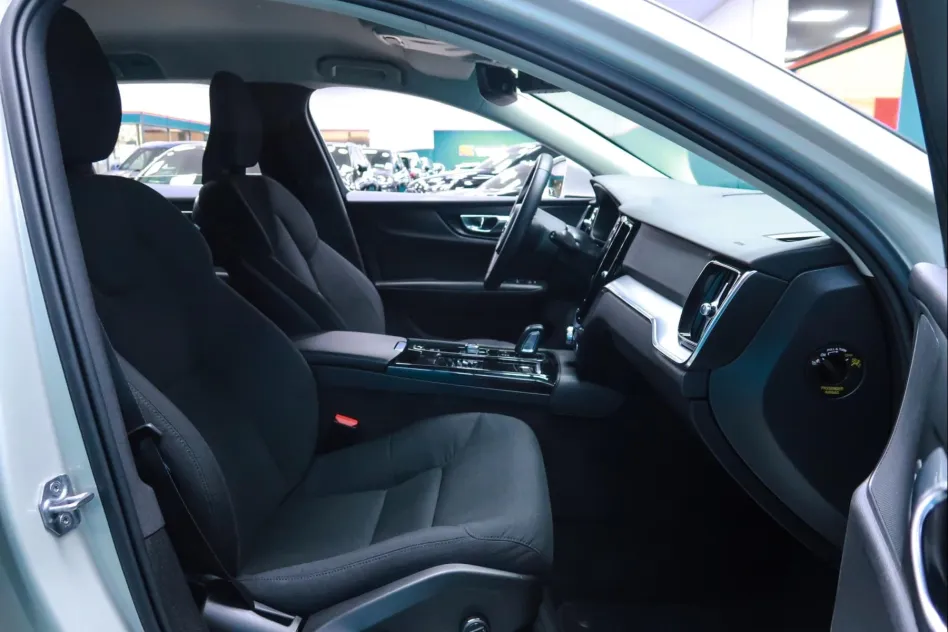 Volvo V60 2.0 T8 WAD RECHARGE INSCRIPTION EXP AUTO