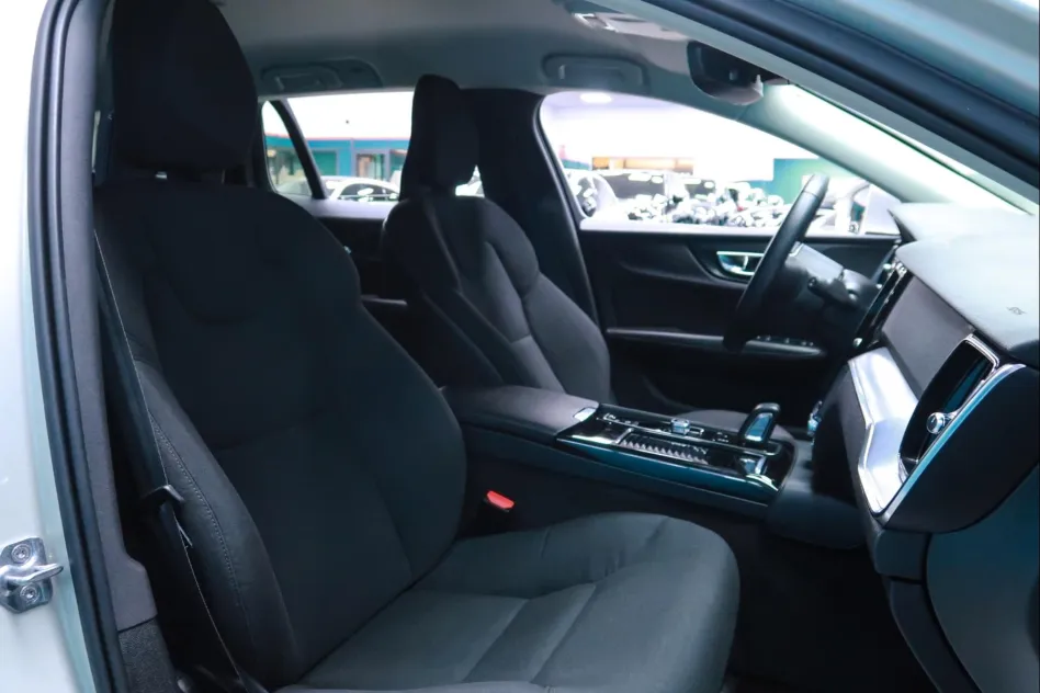 Volvo V60 2.0 T8 WAD RECHARGE INSCRIPTION EXP AUTO
