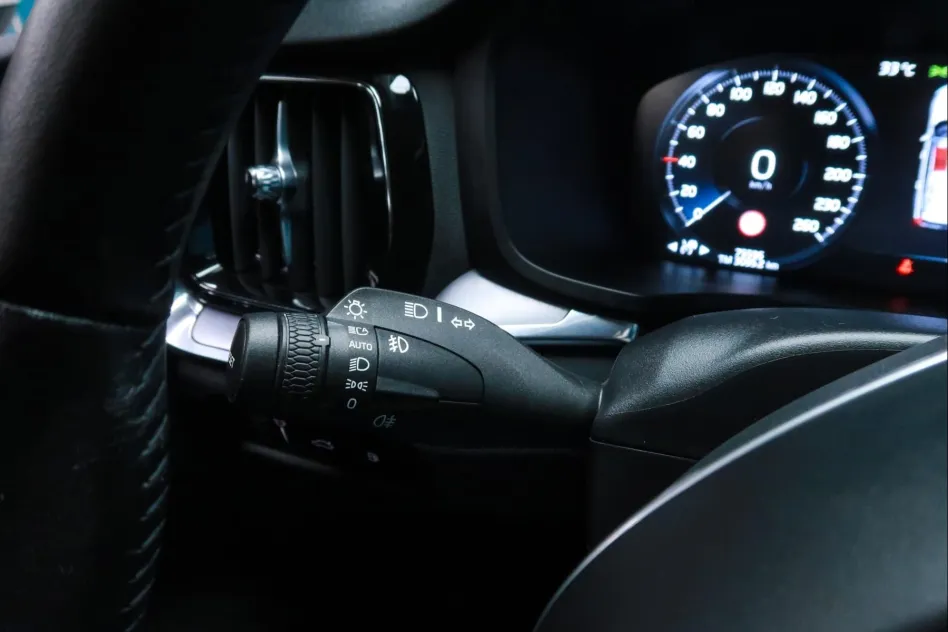 Volvo V60 2.0 T8 WAD RECHARGE INSCRIPTION EXP AUTO
