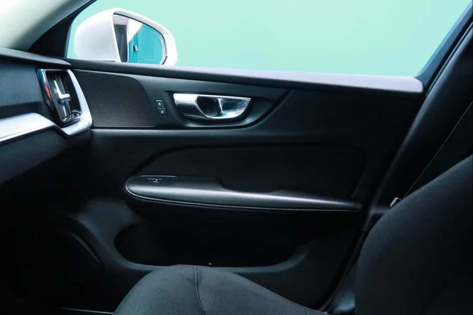 Volvo V60 2.0 T8 WAD RECHARGE INSCRIPTION EXP AUTO