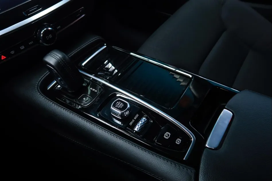 Volvo V60 2.0 T8 WAD RECHARGE INSCRIPTION EXP AUTO
