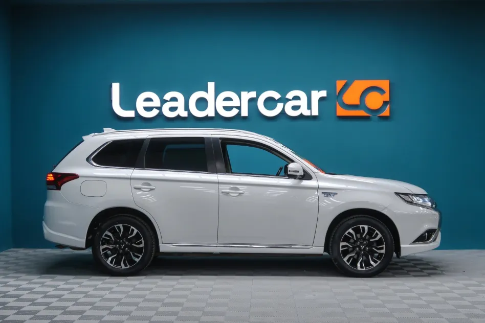 Mitsubishi Outlander 2.0 PLUG-IN HYBRID PHEV KAITEKI AWD