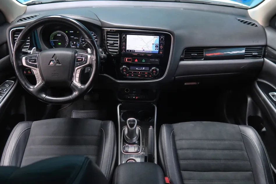 Mitsubishi Outlander 2.0 PLUG-IN HYBRID PHEV KAITEKI AWD