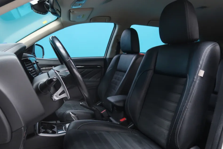Mitsubishi Outlander 2.0 PLUG-IN HYBRID PHEV KAITEKI AWD