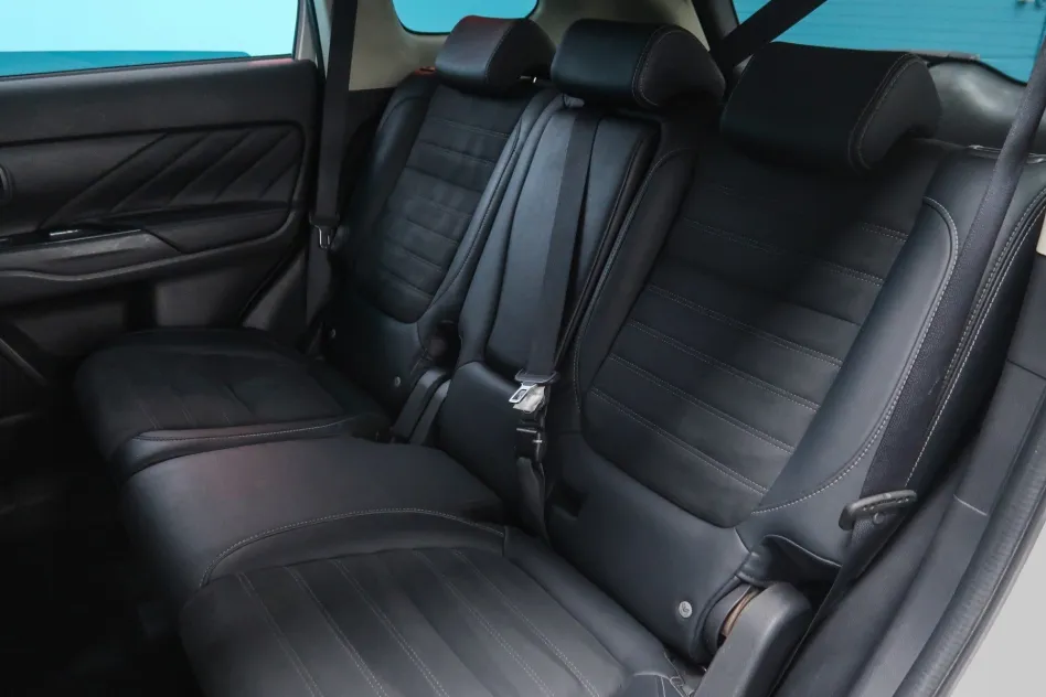 Mitsubishi Outlander 2.0 PLUG-IN HYBRID PHEV KAITEKI AWD