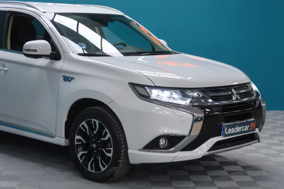 Mitsubishi Outlander 2.0 PLUG-IN HYBRID PHEV KAITEKI AWD
