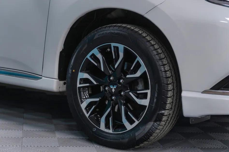 Mitsubishi Outlander 2.0 PLUG-IN HYBRID PHEV KAITEKI AWD