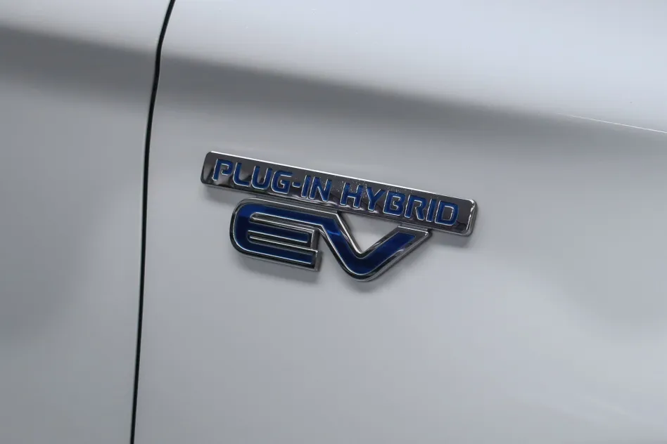Mitsubishi Outlander 2.0 PLUG-IN HYBRID PHEV KAITEKI AWD