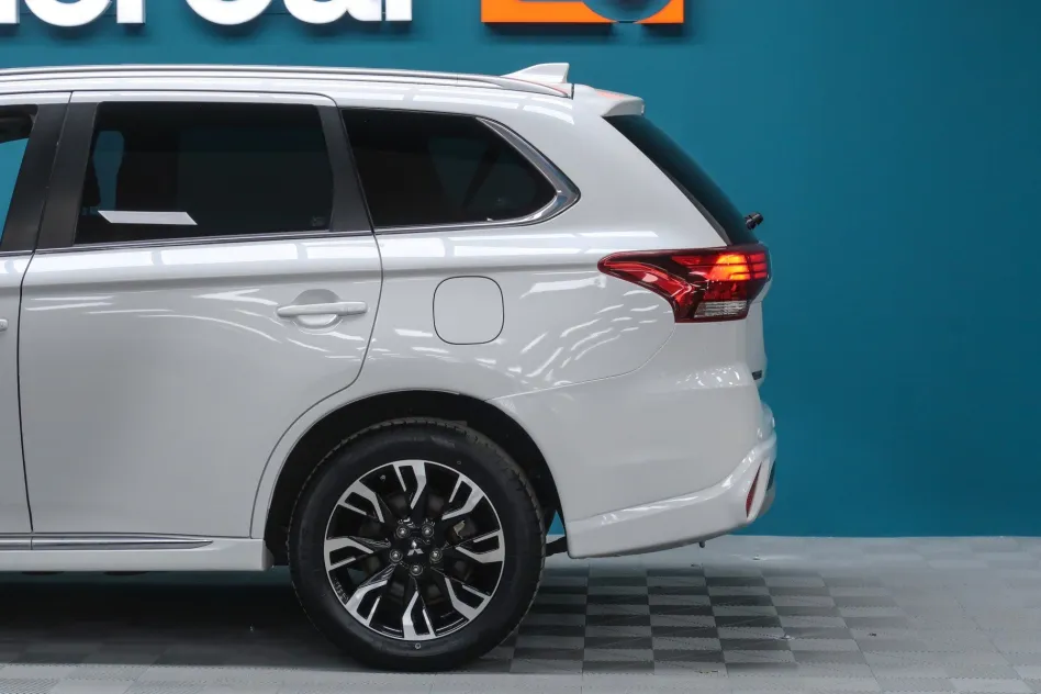 Mitsubishi Outlander 2.0 PLUG-IN HYBRID PHEV KAITEKI AWD