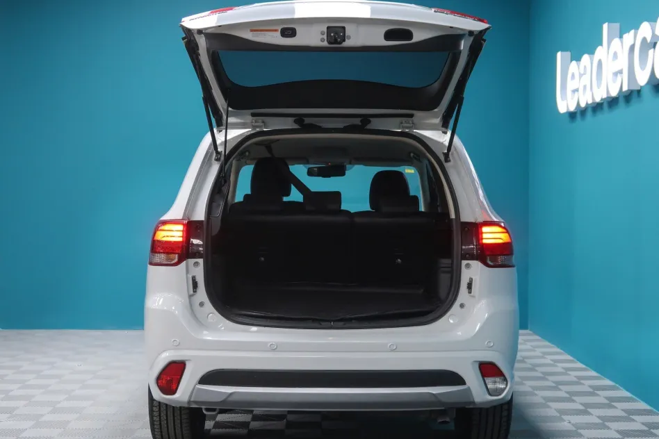 Mitsubishi Outlander 2.0 PLUG-IN HYBRID PHEV KAITEKI AWD