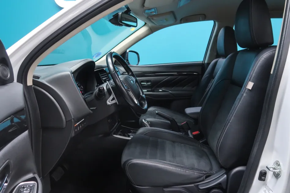 Mitsubishi Outlander 2.0 PLUG-IN HYBRID PHEV KAITEKI AWD