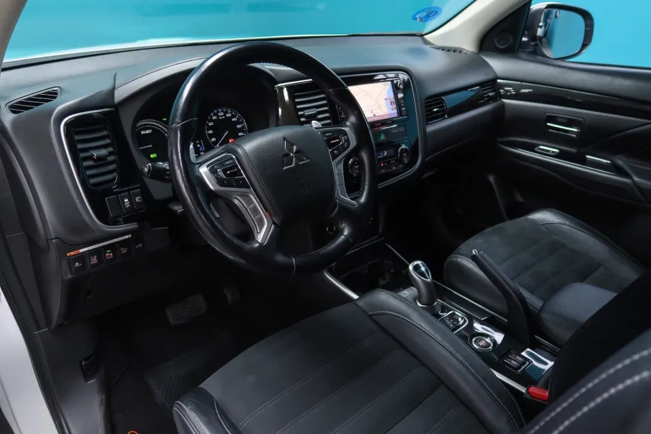 Mitsubishi Outlander 2.0 PLUG-IN HYBRID PHEV KAITEKI AWD