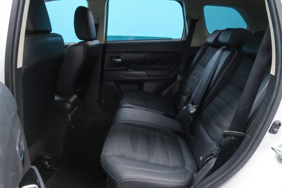 Mitsubishi Outlander 2.0 PLUG-IN HYBRID PHEV KAITEKI AWD